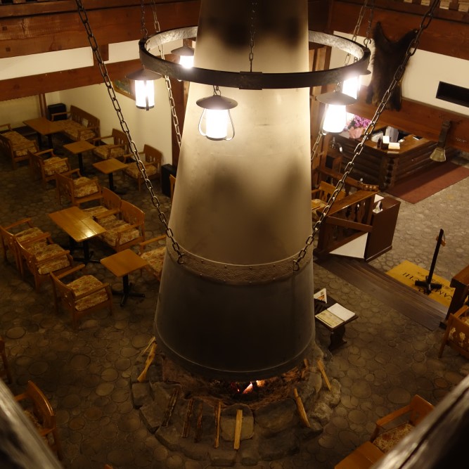 マントルピースを二階から見た風景